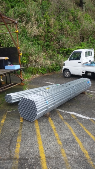 秋の浜のハシゴ材料